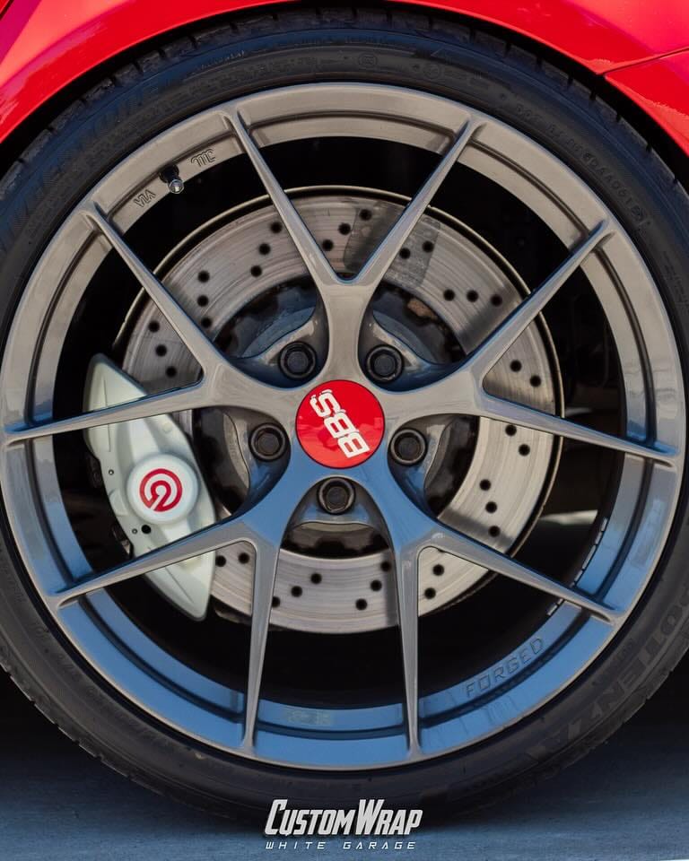 BMW M3 wheel painted Anthracite with a bone white caliper